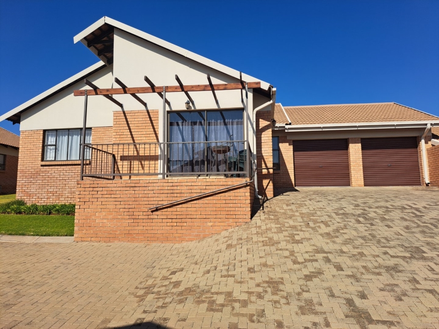 2 Bedroom Property for Sale in Langenhovenpark Free State